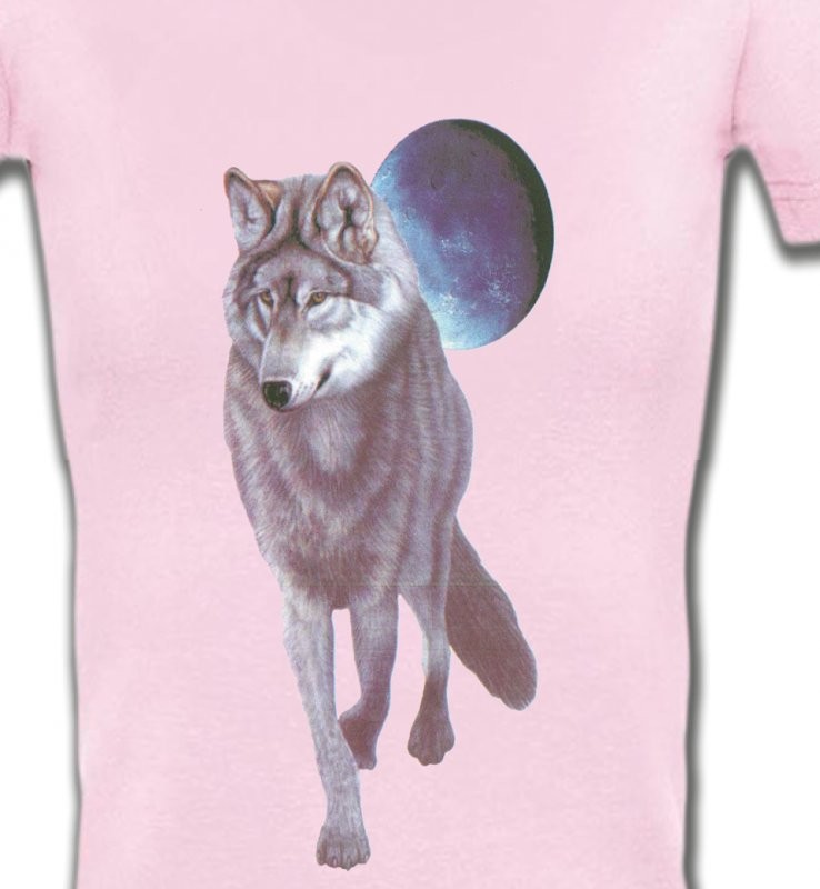 Loup devant la pleine lune