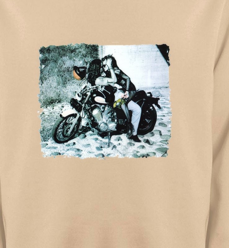 Couple romantique sur moto
